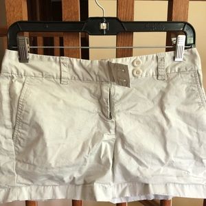 Vineyard vines khakis!